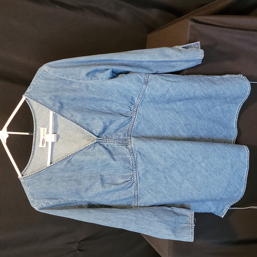 4 Maternity tops